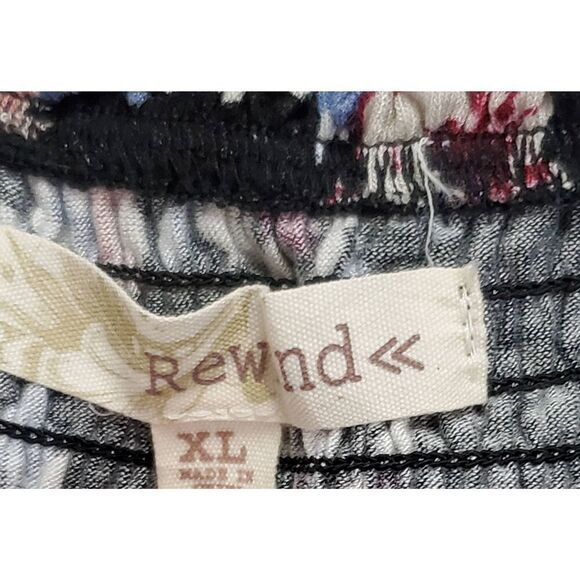 🔴Rewind XL Black Floral Top - Picture 4 of 6